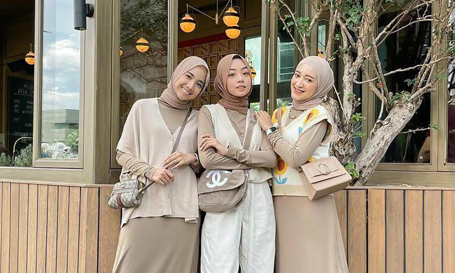 11 Inspirasi OOTD Hijab Simple untuk Hangout